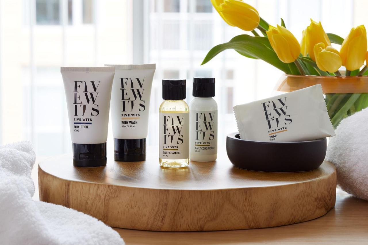 Sentral Michigan Avenue Aparthotel Chicago Eksteriør bilde A selection of the amenities provided by Even Hotels