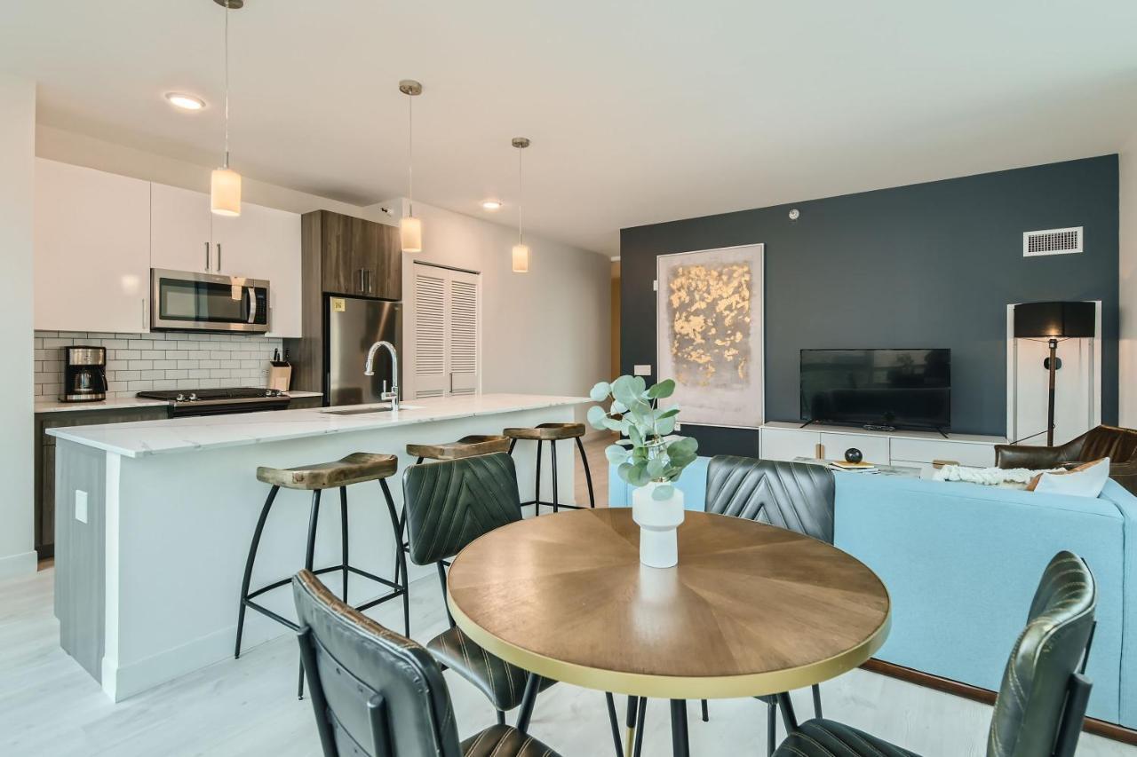 Sentral Michigan Avenue Aparthotel Chicago Eksteriør bilde A staged home for sale in the United States