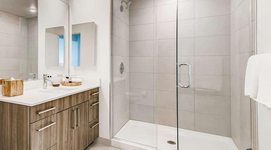 Sentral Michigan Avenue Aparthotel Chicago Eksteriør bilde A shower with a glass door